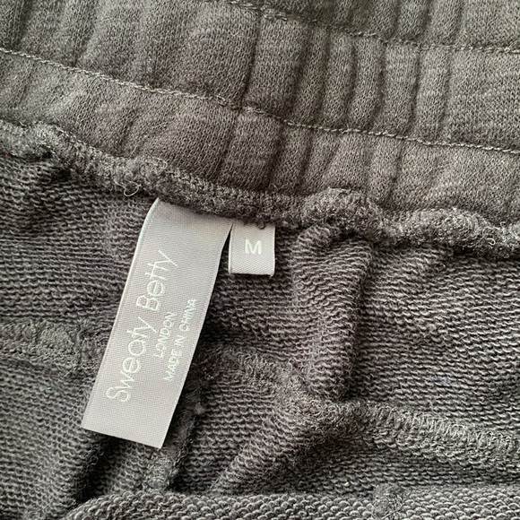 Black cotton Sweaty Betty shorts size medium - Picture 3 of 7